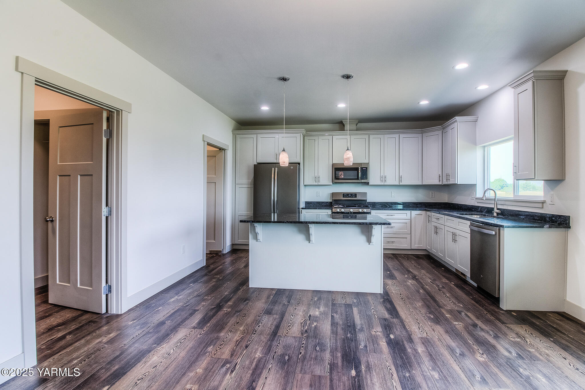 15020 Douglas Road Yakima, WA 98908 - Photo 8 of 38 8 Kitchen
