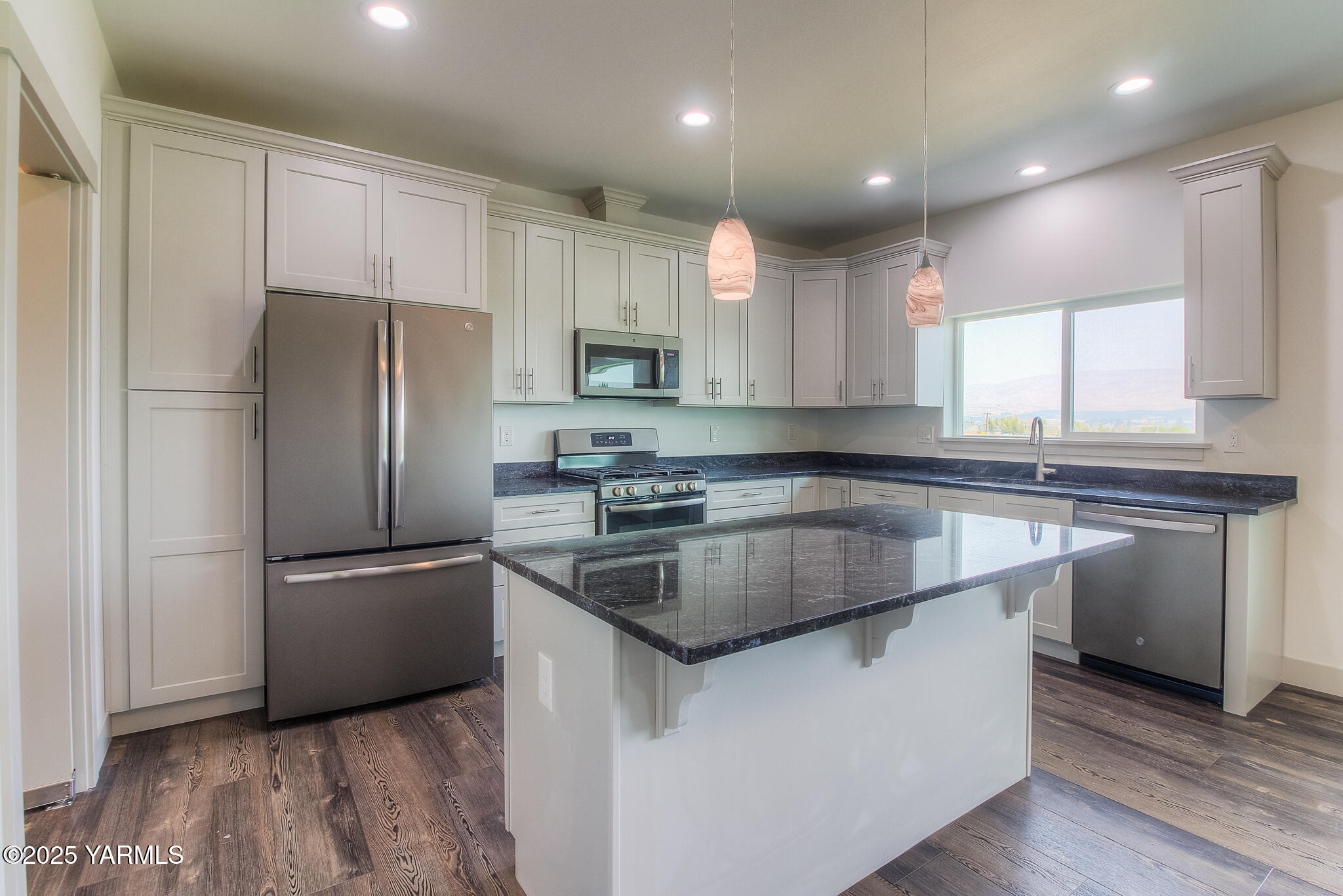 15020 Douglas Road Yakima, WA 98908 - Photo 9 of 38 9 Kitchen