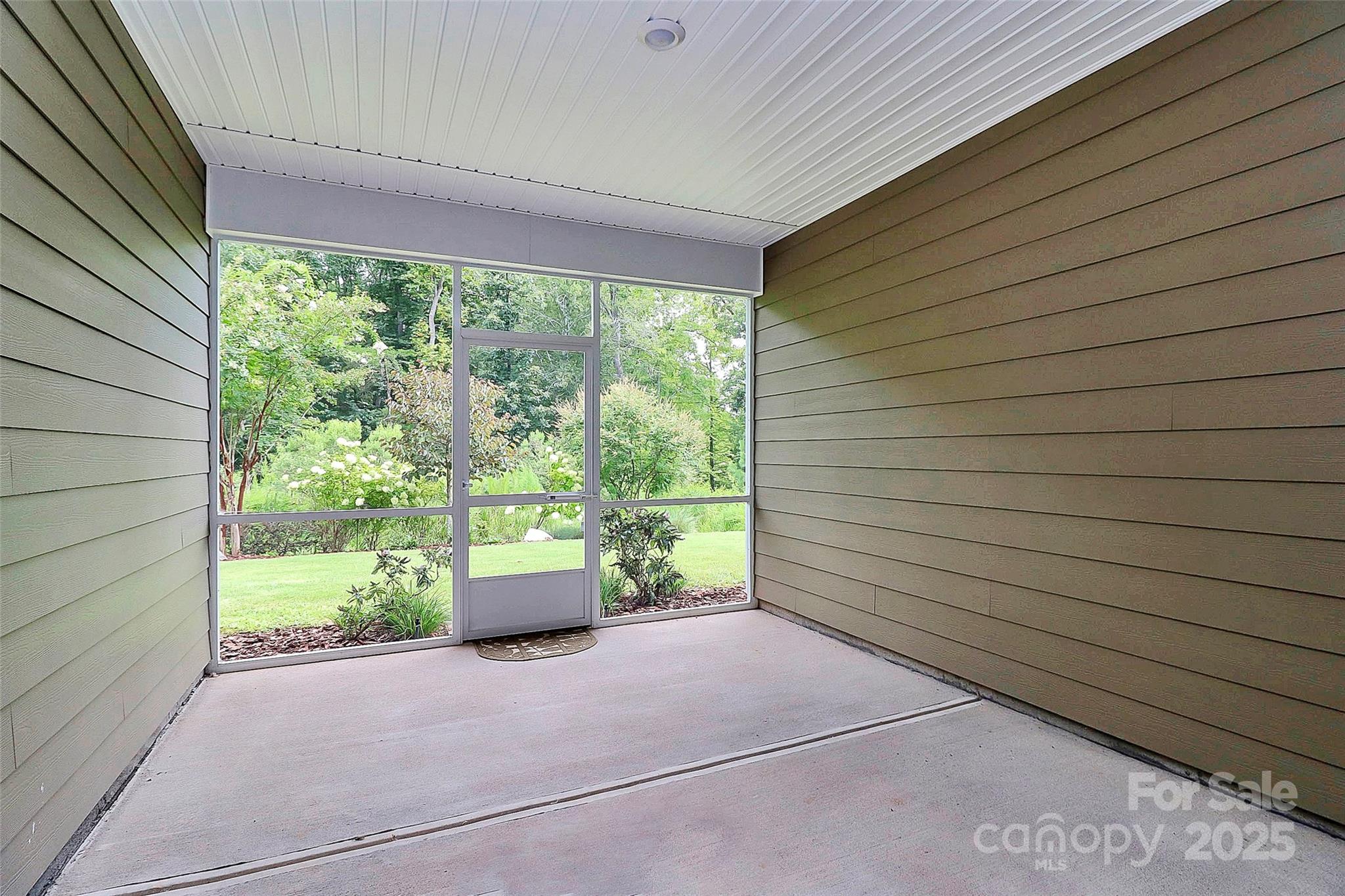 5149 Samoa Ridge Drive Lancaster, SC 29720 - Photo 36 of 40 a room with a window