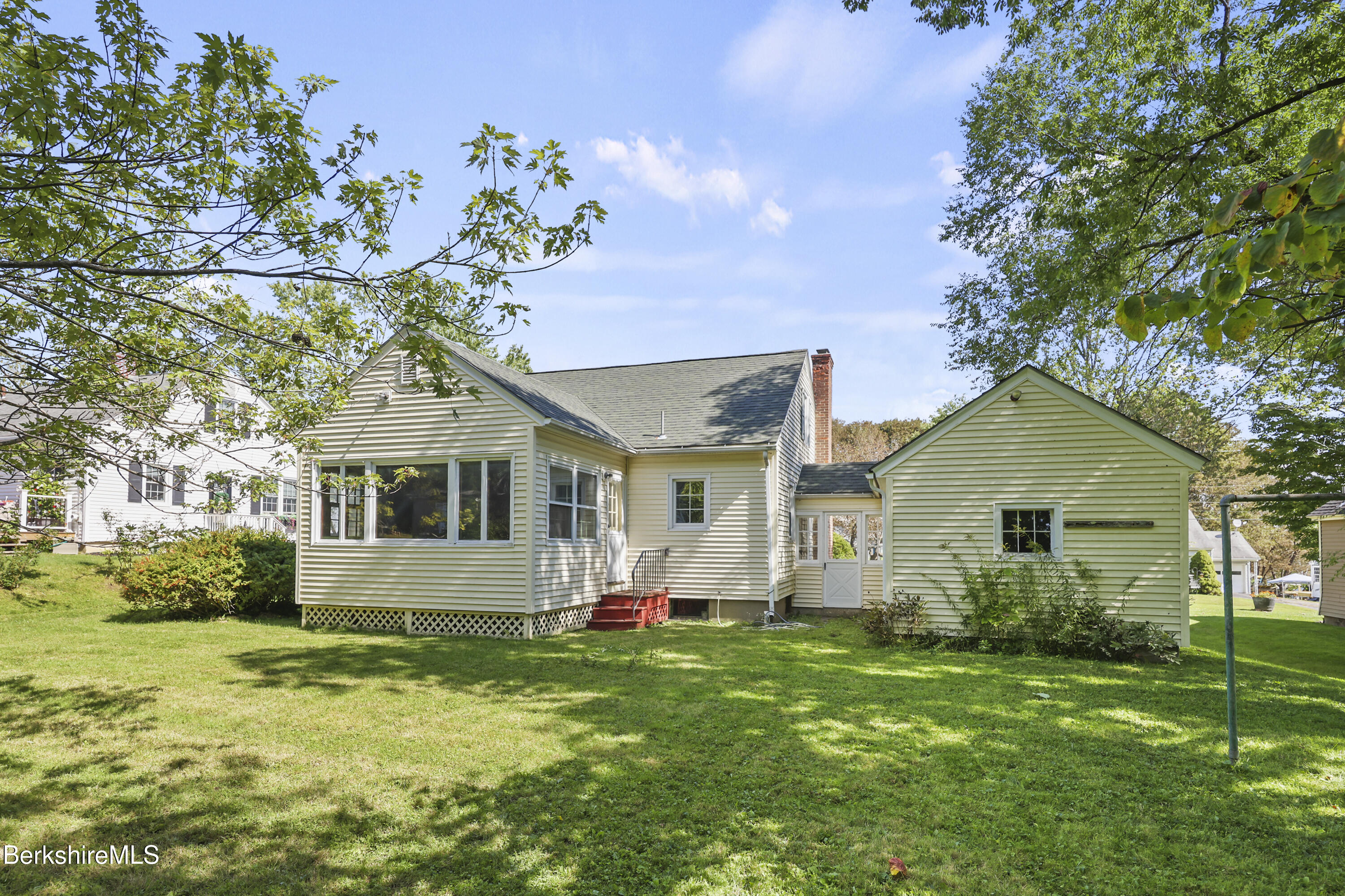 153 Ridgeway Avenue Pittsfield, MA 01201 - Photo 32 of 40 160 Exterior Back