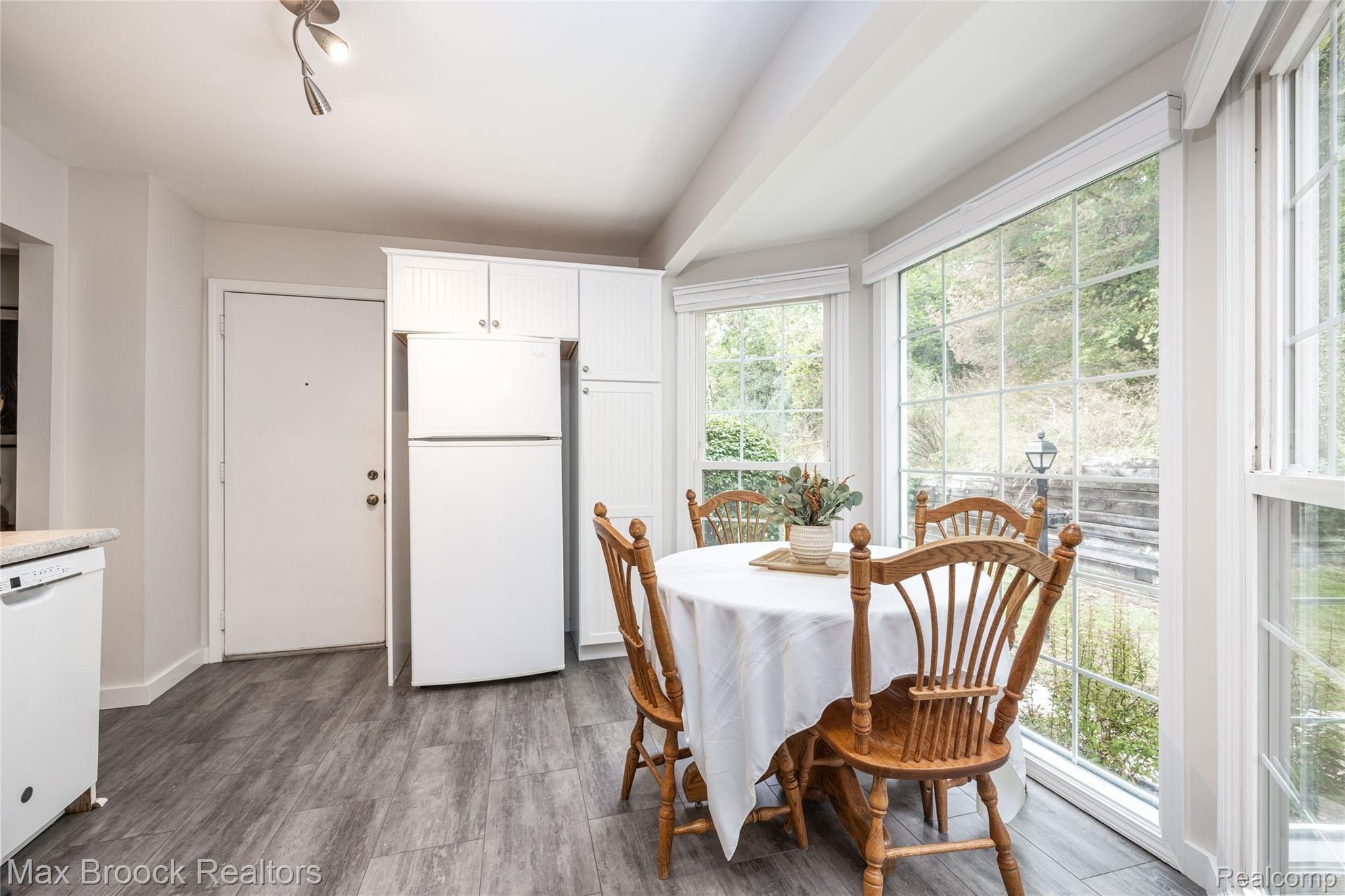 1390 Crescent Lane Rochester, MI 48306 - Photo 11 of 27 2E2A2519-Edit.jpg