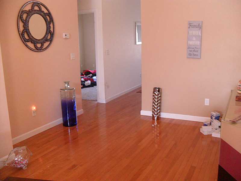4 Asylum Road, Unit E North Providence, RI 02904 - Photo 11 of 17 Entry.