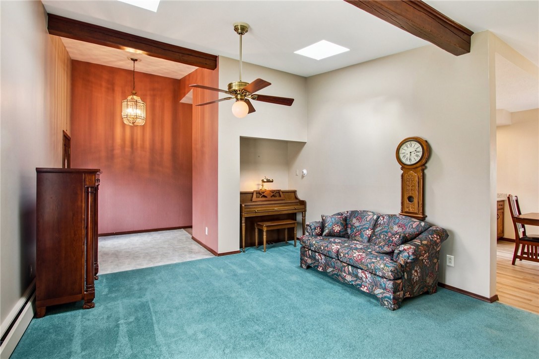 4820 Fox Road Farmington, NY 14522 - Photo 11 of 26 Living Room / Foyer
