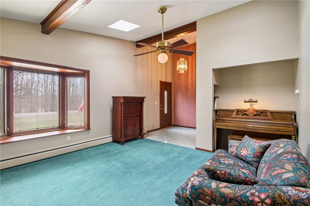 4820 Fox Road Farmington, NY 14522 - Photo 4 of 26 Living Room