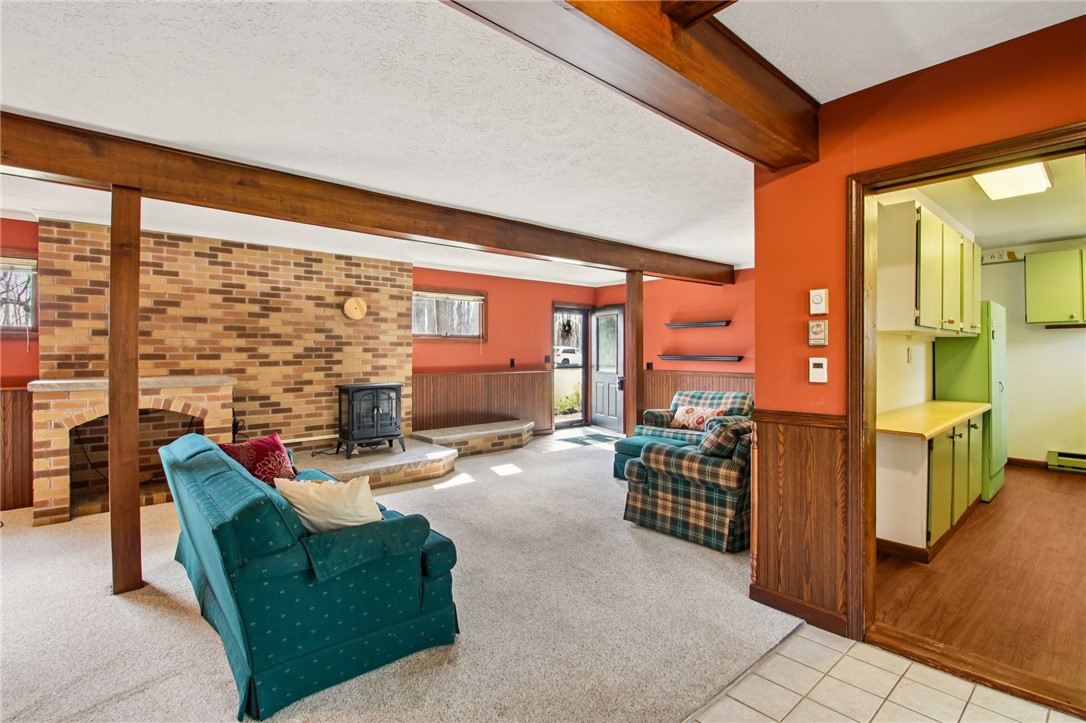 4820 Fox Road Farmington, NY 14522 - Photo 7 of 26 Familly Room