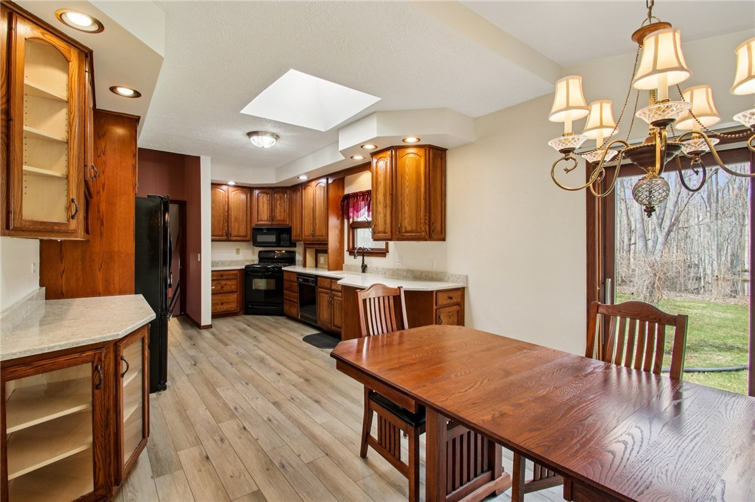 4820 Fox Road Farmington, NY 14522 - Photo 10 of 26 Dining / Kitchen