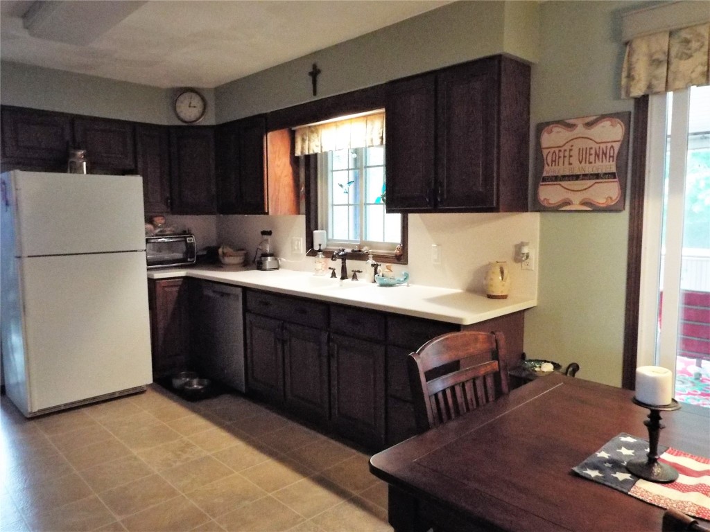77 Coventry Road Endicott, NY 13760 - Photo 8 of 26 Gallery Image 8
