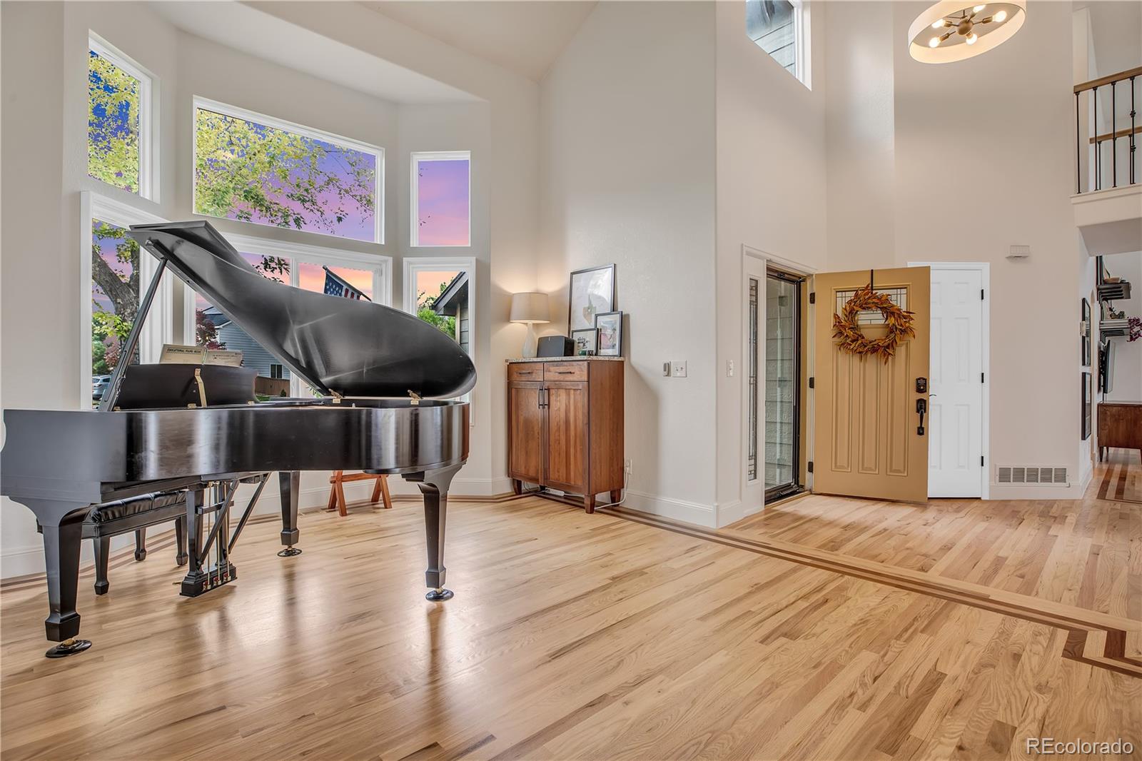 6954 Edgewood Trail Highlands Ranch, CO 80130 - Photo 4 of 38 Gallery Image 4