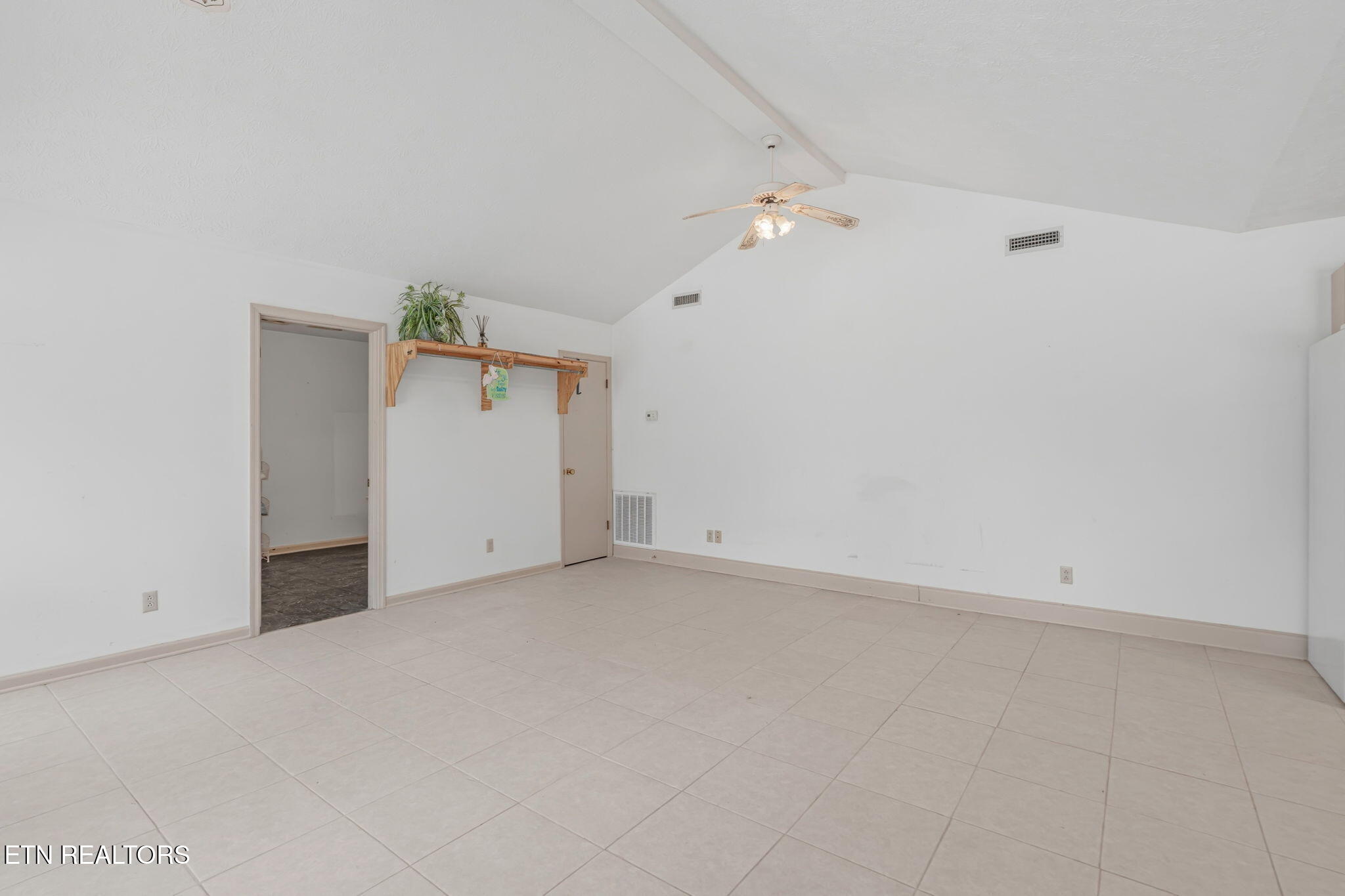 8708 Pedigo Ridge Road Powell, TN 37849 - Photo 41 of 59 pool house w/vaulted main room