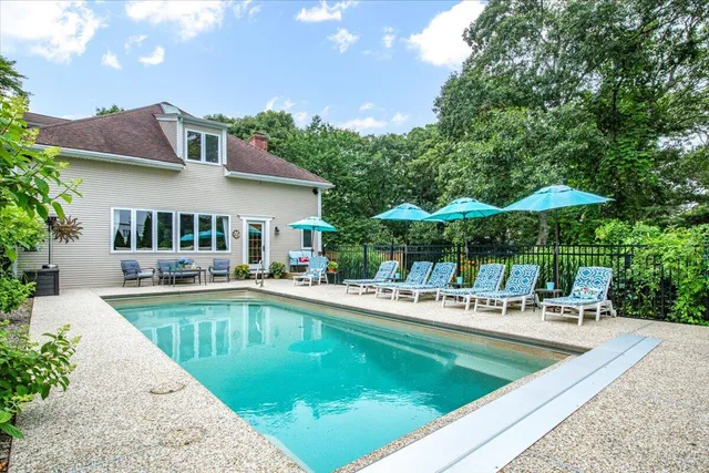 $870,000 | 3 Wolf Road, Buzzards Bay, MA 02532