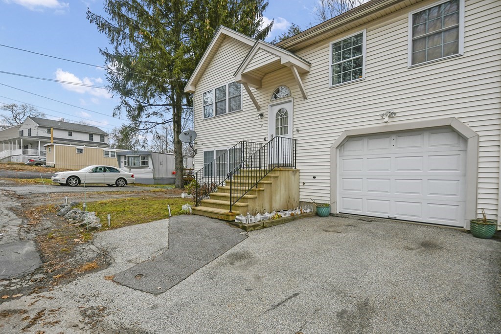 4 Atlas Street Worcester, MA 01604 - Photo 3 of 32 Gallery Image 3