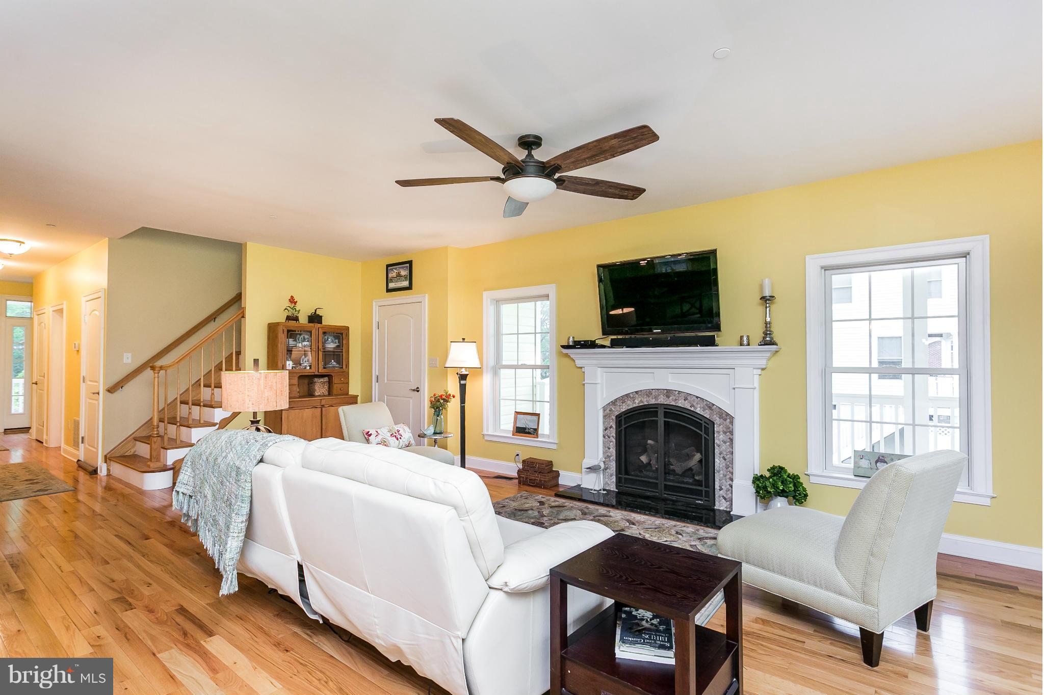 3741 Clarks Point Road Middle River, MD 21220 - Photo 5 of 30 Living Room