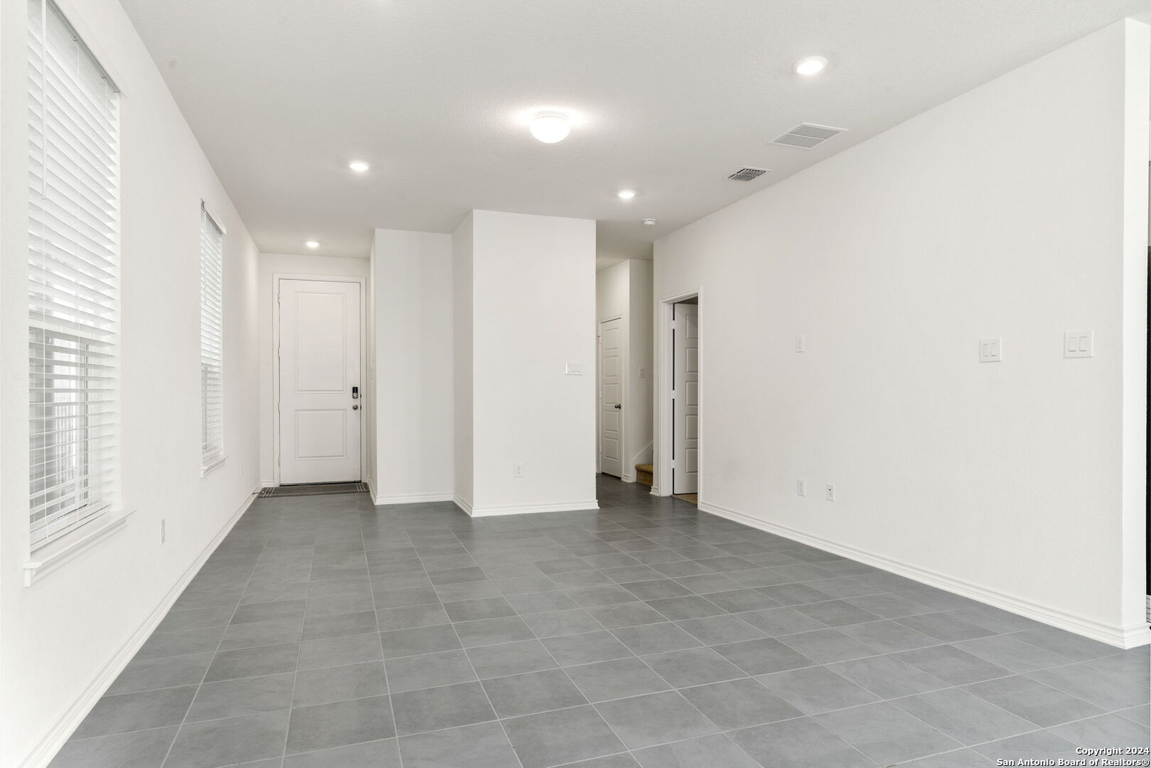 14839 Vance Jackson Road, Unit 910 San Antonio, TX 78249 - Photo 7 of 29 a view of an empty room