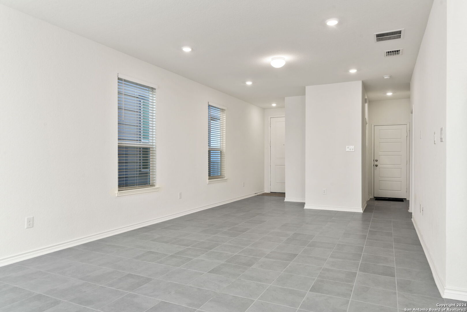 14839 Vance Jackson Road, Unit 910 San Antonio, TX 78249 - Photo 9 of 29 an empty room with windows and closet