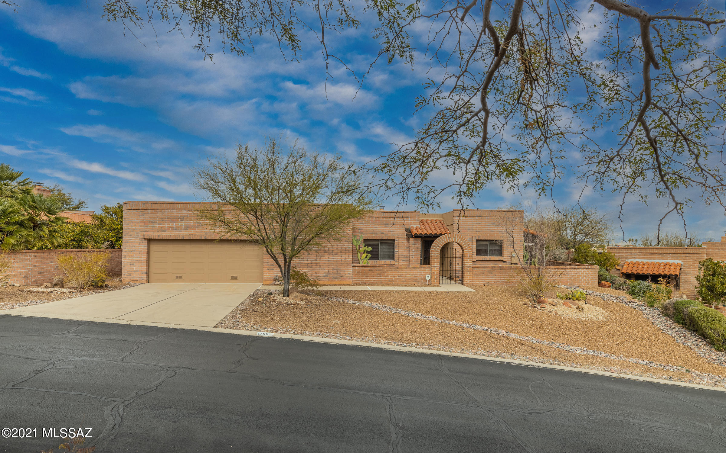 1750 West Camino Urbano Green Valley, AZ 85622 - Photo 2 of 34