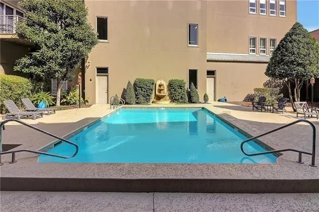 $5,000 | 840 Tchoupitoulas Street, Unit 201, New Orleans, LA 70130