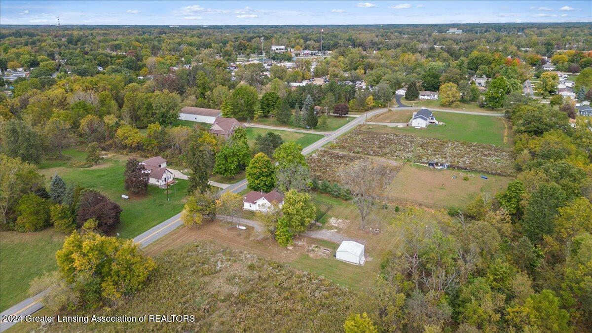 2558 Gilbert Road Lansing, MI 48911 - Photo 9 of 42 08-Media Jett - 07