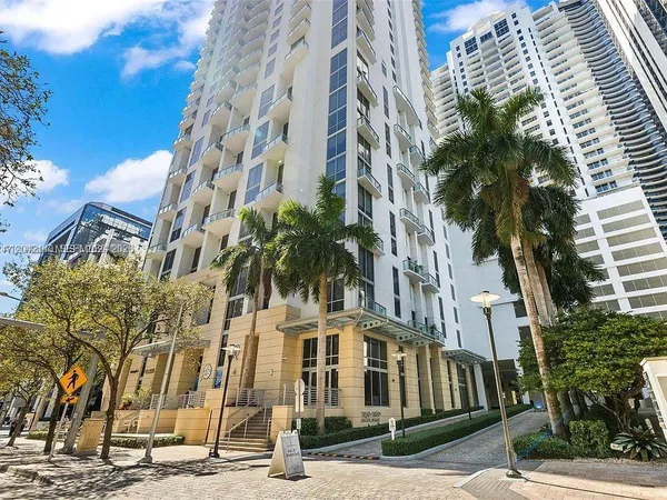 $3,250 | 1050 Brickell Avenue, Unit 416, Miami, FL 33131