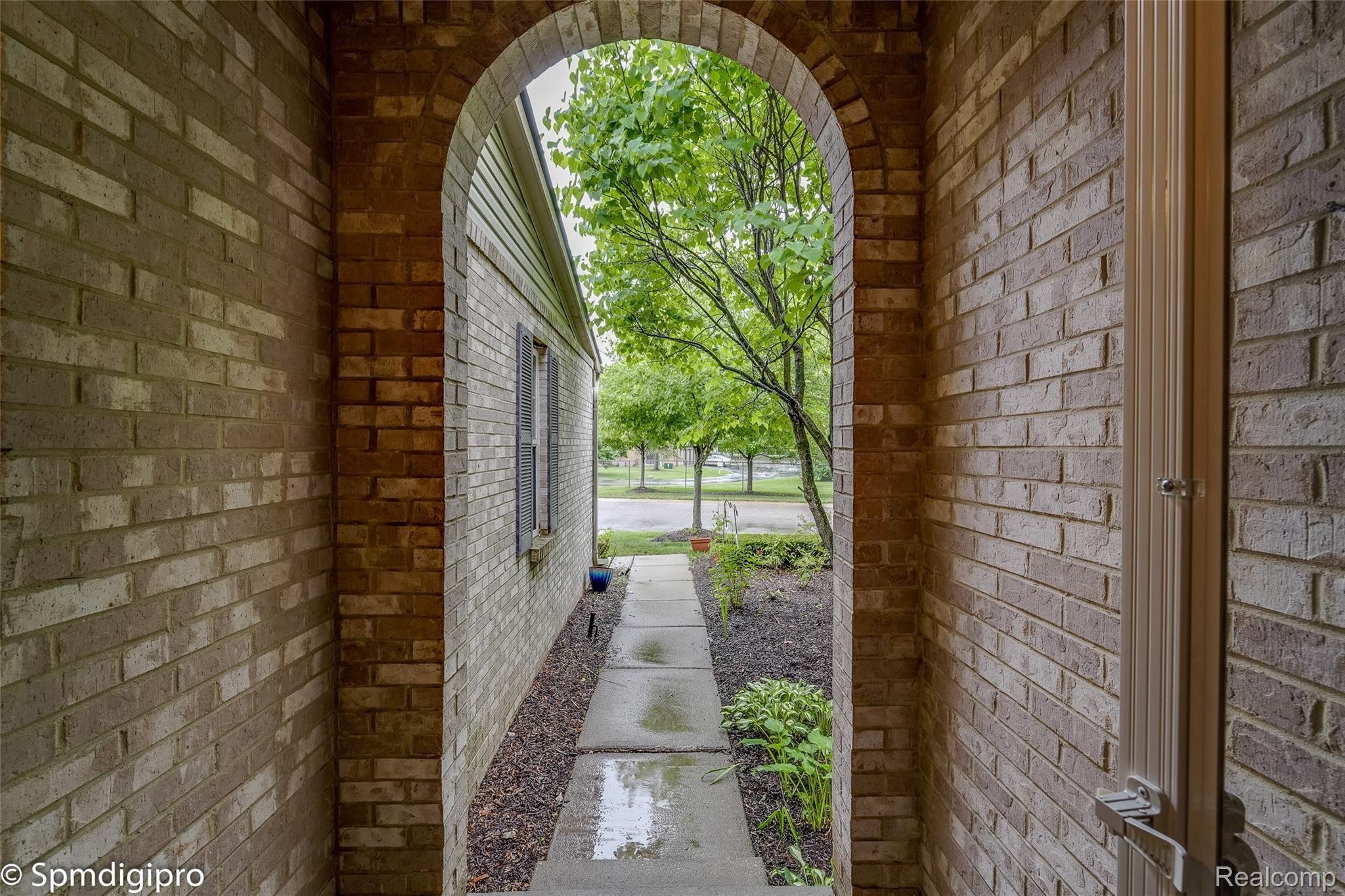 41687 Glade Road Canton, MI 48187 - Photo 5 of 59 41687 glade rd canton-61.jpg