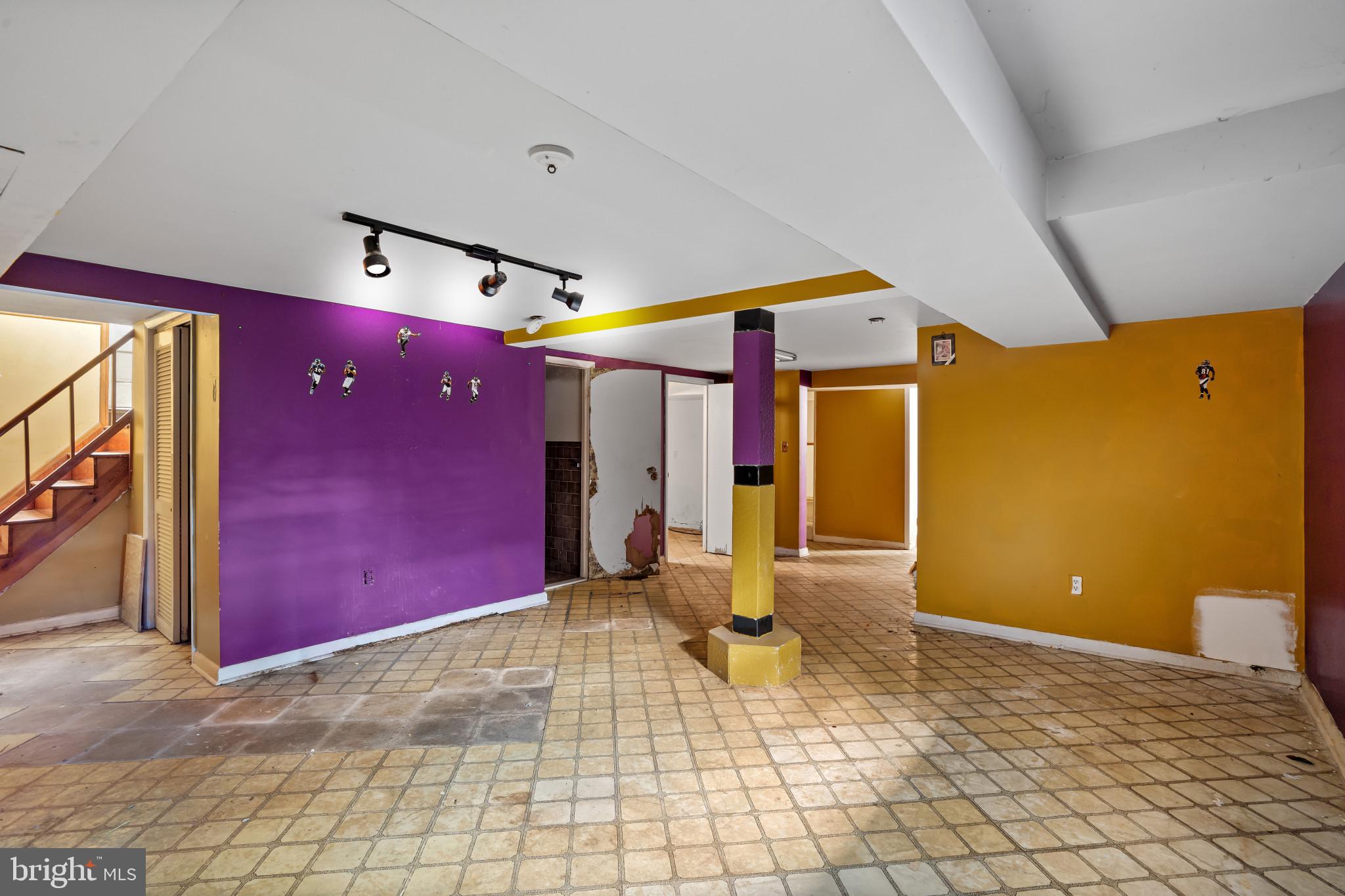 2908 Ailsa Avenue Baltimore, MD 21214 - Photo 15 of 29 a view of a indoor basketball court