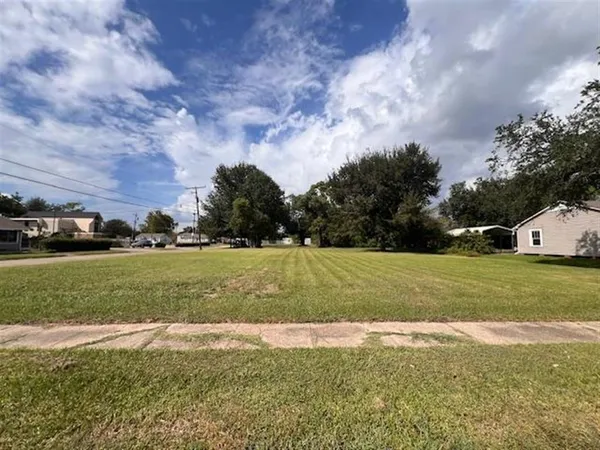 $120,000 | 702 Alamo Street, Lake Charles, LA 70601