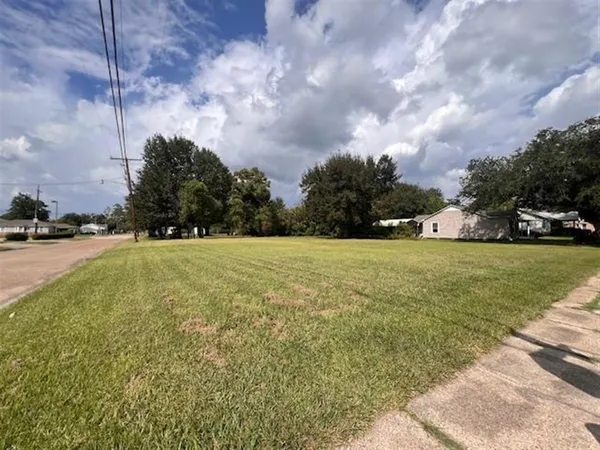 $120,000 | 702 Alamo Street, Lake Charles, LA 70601