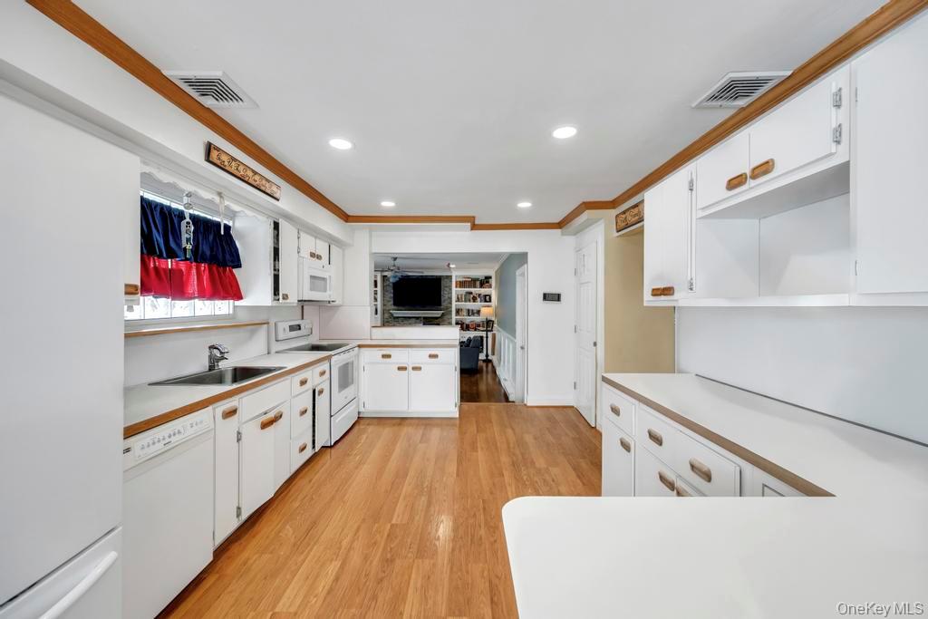 30 County Line Road Farmingdale, NY 11735 - Photo 13 of 41