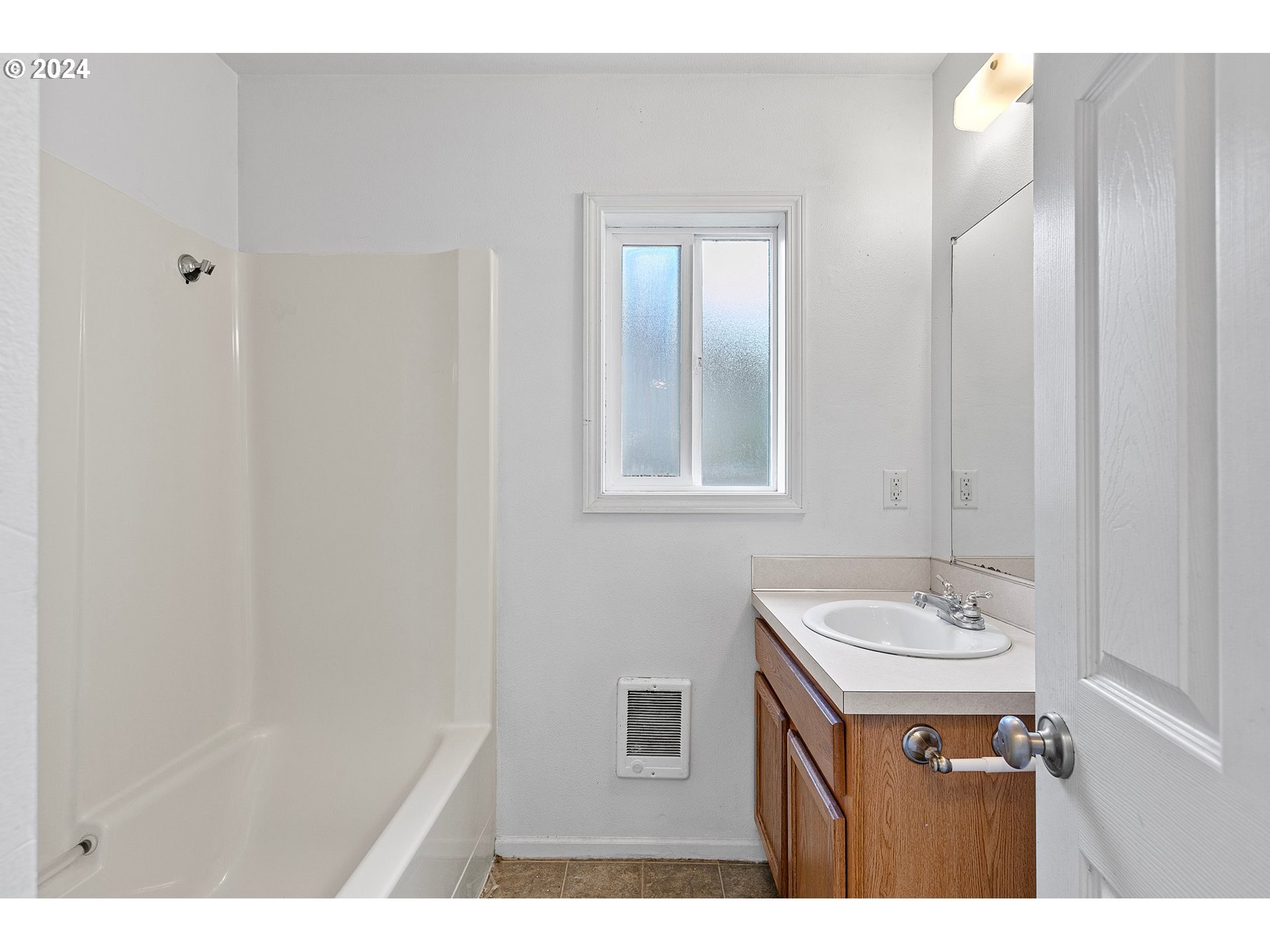 179 35th Street Springfield, OR 97478 - Photo 13 of 46 a bathroom with a sink and a mirror
