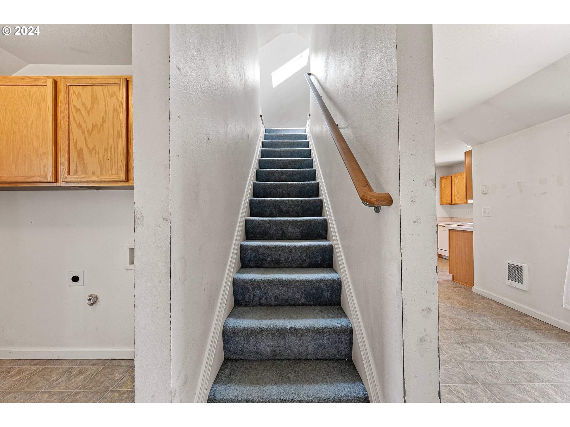 179 35th Street Springfield, OR 97478 - Photo 23 of 46 a view of an entryway