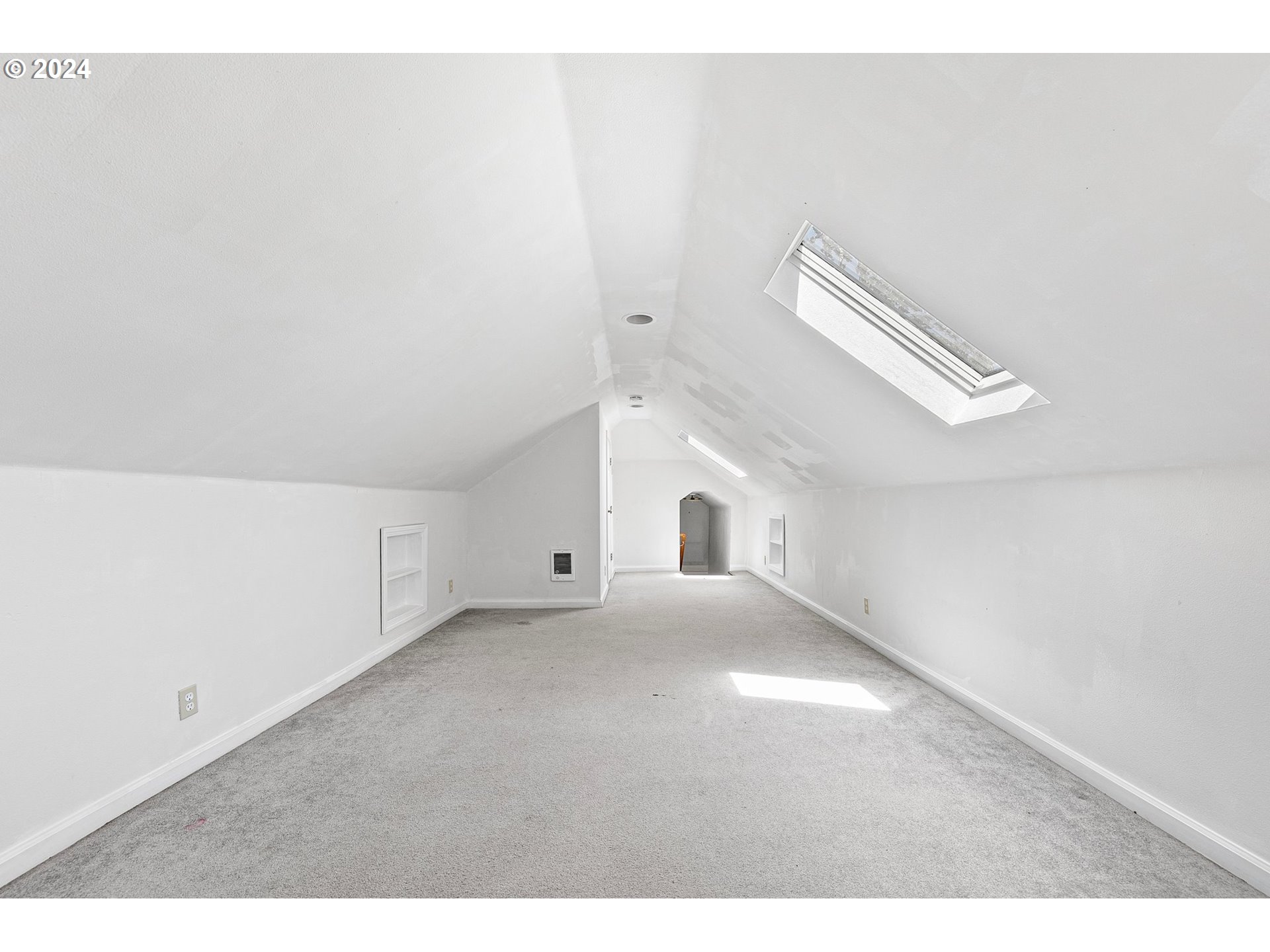 179 35th Street Springfield, OR 97478 - Photo 25 of 46 a view of an empty room with windows