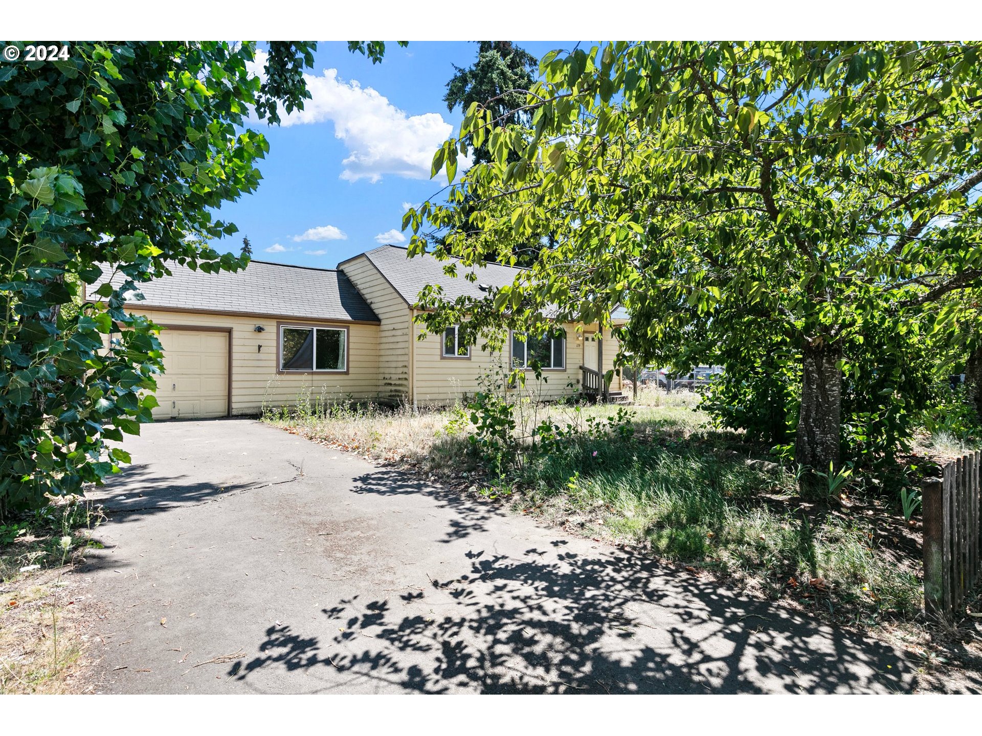 179 35th Street Springfield, OR 97478 - Photo 32 of 46 a view of a house with a yard