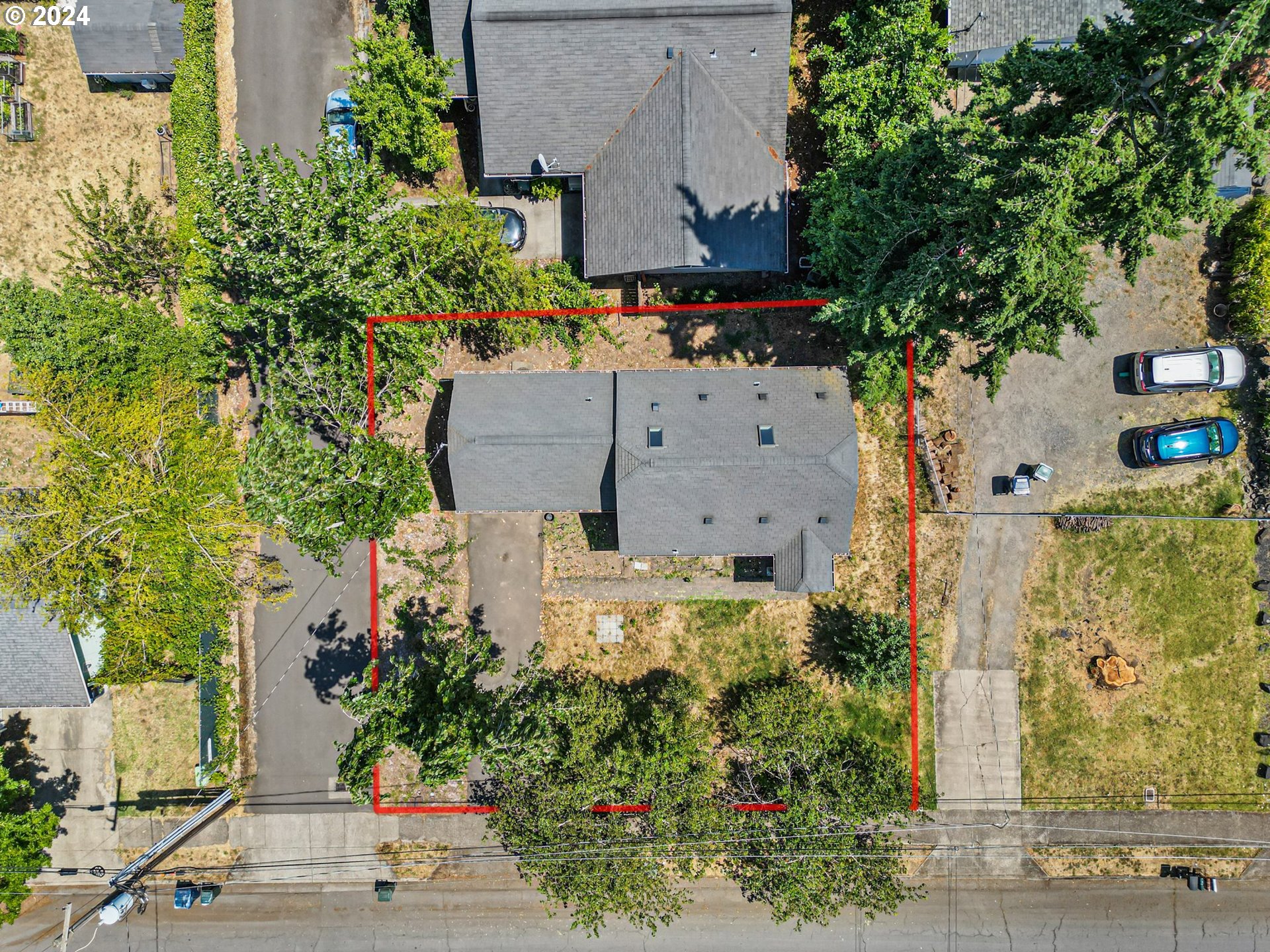 179 35th Street Springfield, OR 97478 - Photo 34 of 46 an aerial view of residential houses with outdoor space and street view