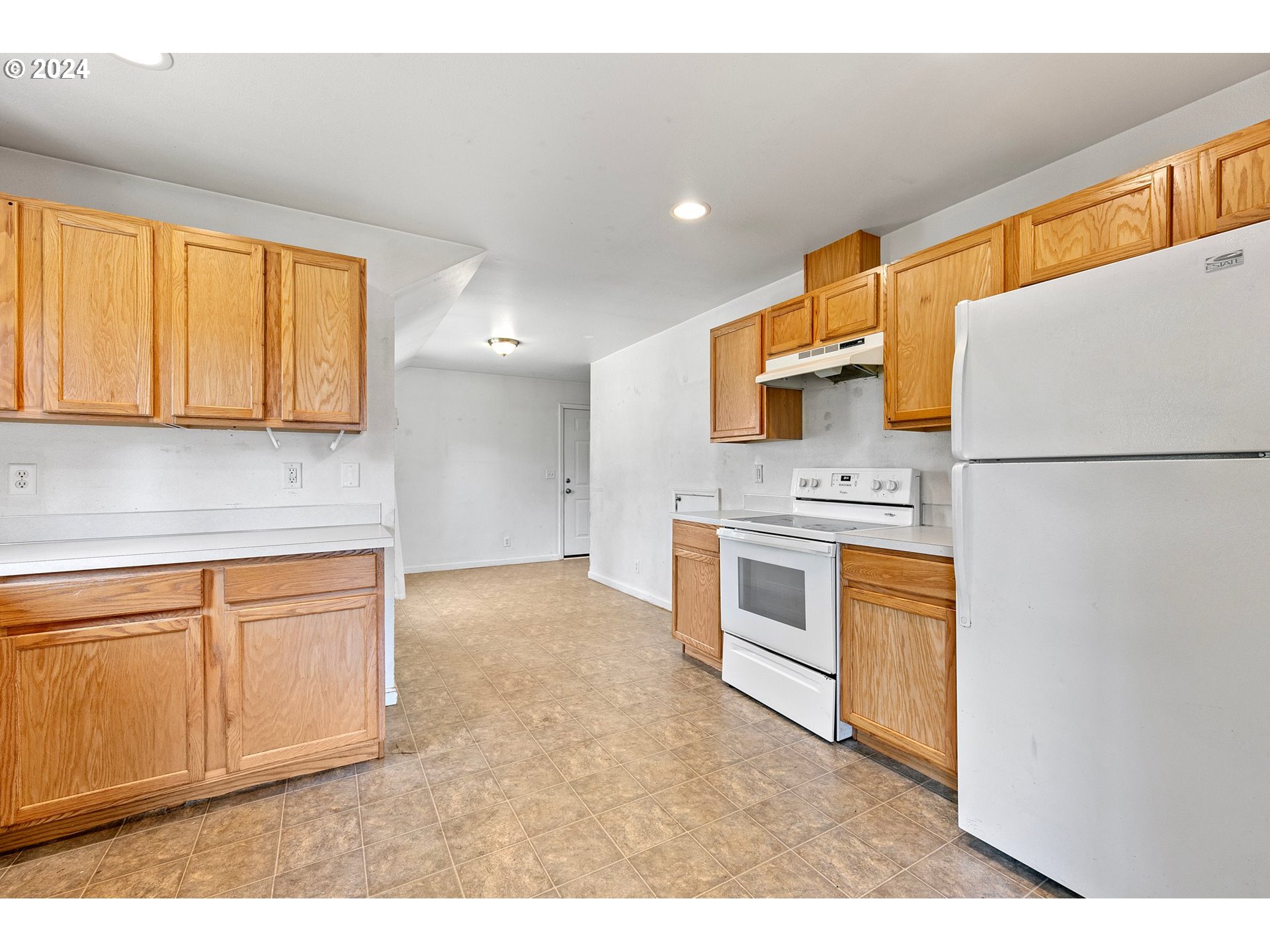 179 35th Street Springfield, OR 97478 - Photo 7 of 46 a kitchen with stainless steel appliances granite countertop a refrigerator a stove a sink and a microwave