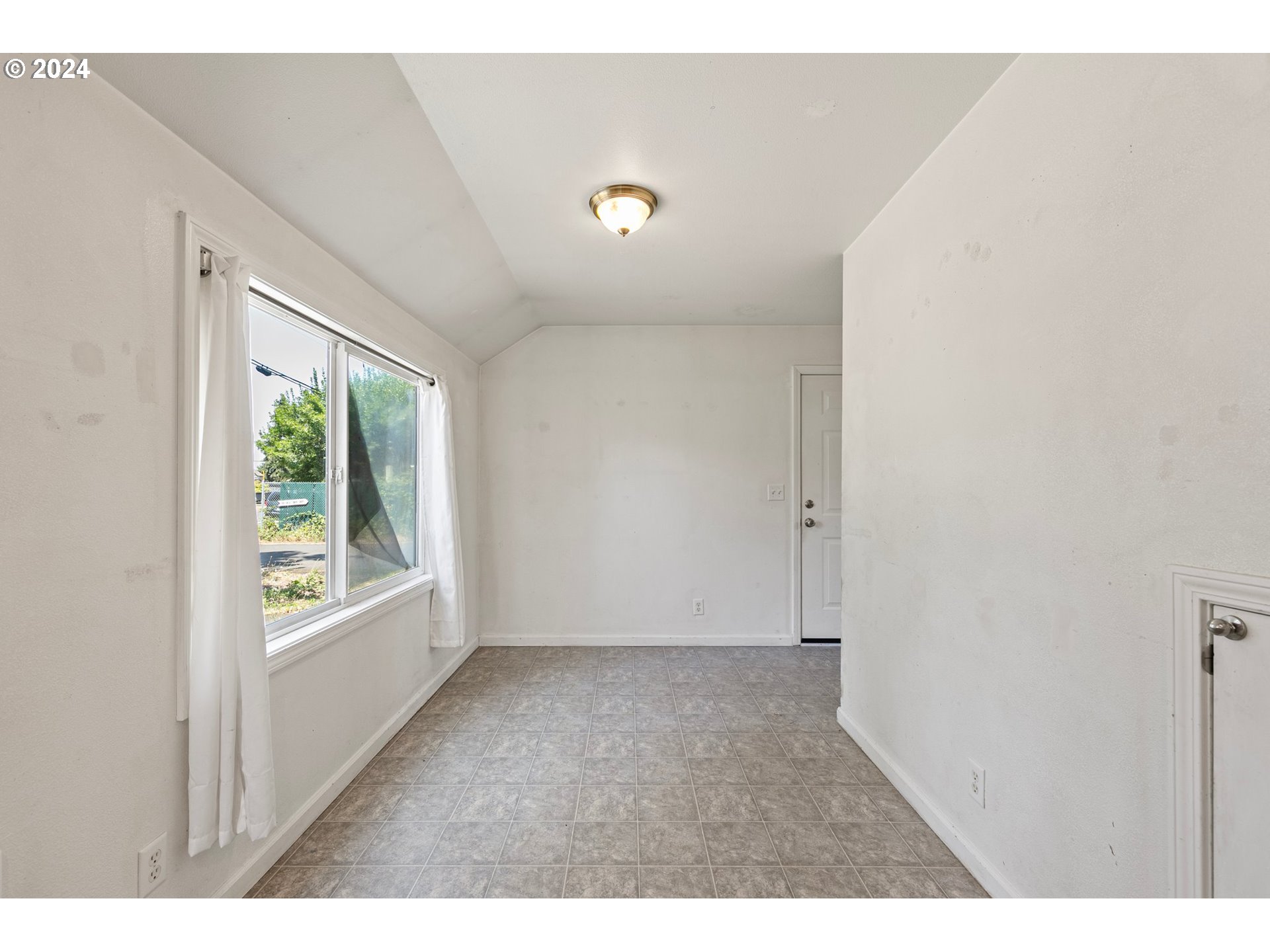 179 35th Street Springfield, OR 97478 - Photo 9 of 46 a view of an empty room with a window