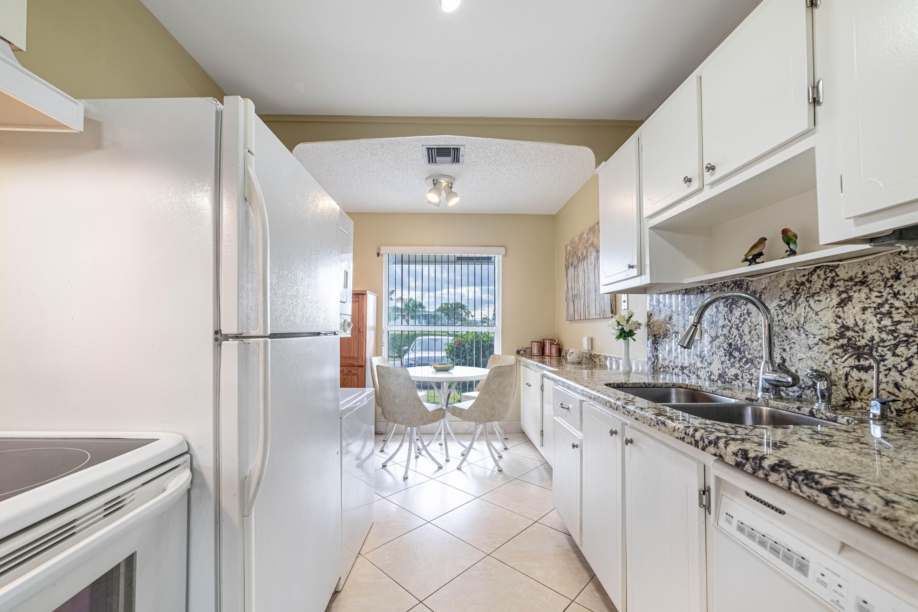 2711 Southwest 13th Street, Unit 39B Delray Beach, FL 33445 - Photo 4 of 55 Kitchen