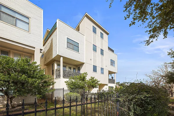 $390,000 | 2320 Emancipation Avenue, Houston, TX 77004