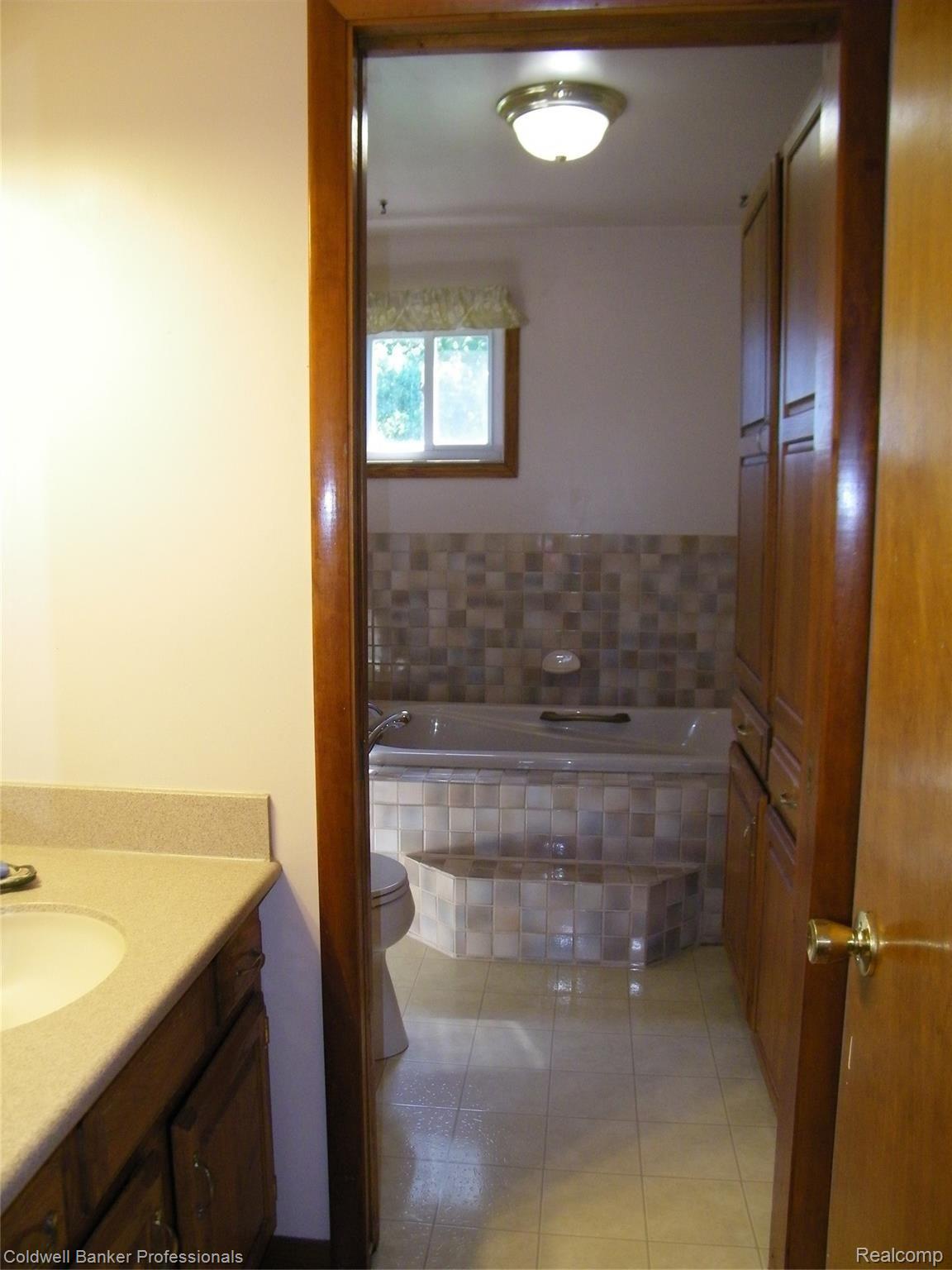 5740 East Burnside Road North Branch, MI 48461 - Photo 18 of 33 102_0326.JPG