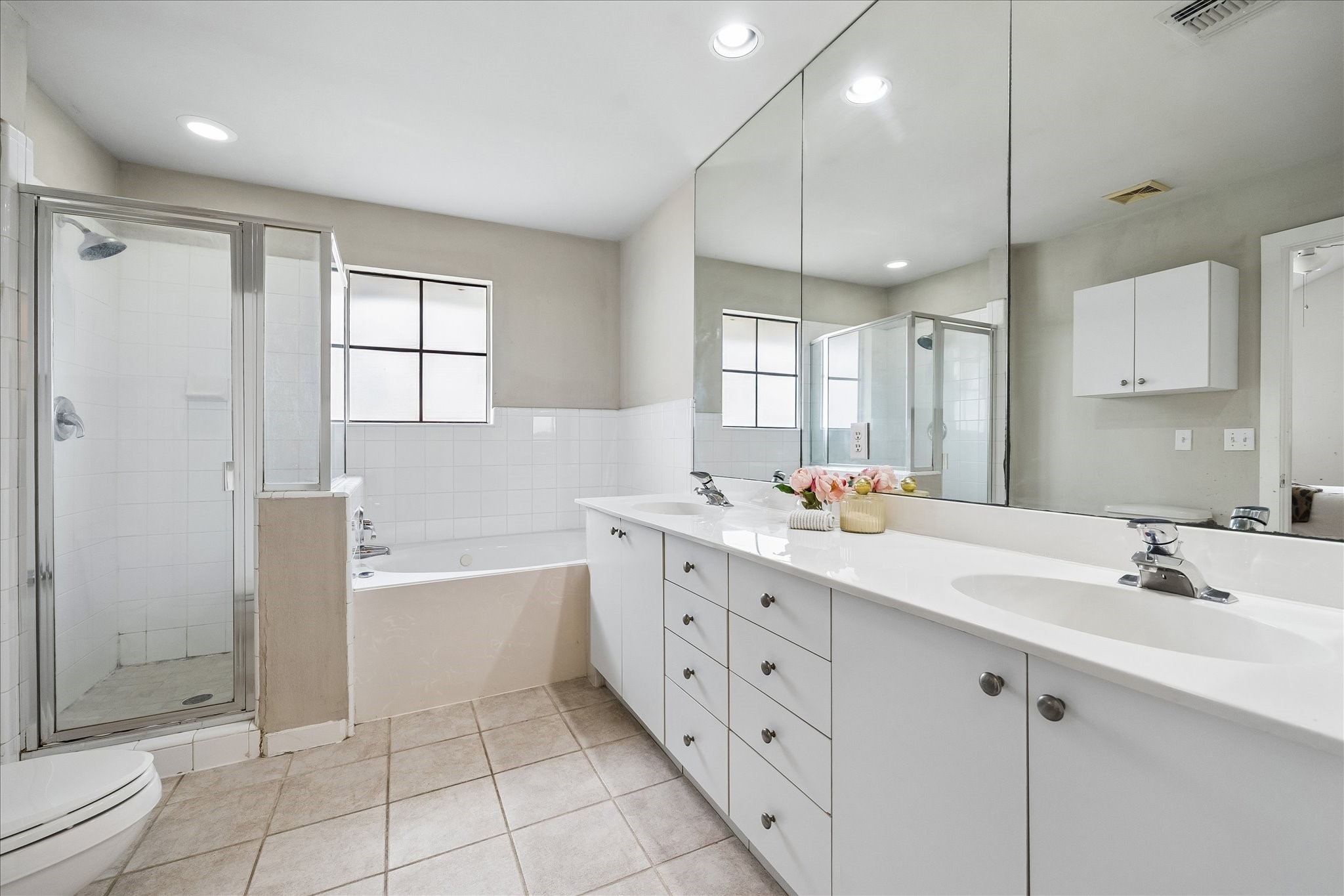 939 Colorado Street, Unit 22 Houston, TX 77007 - Photo 12 of 23 a bathroom with a tub sink shower and mirror