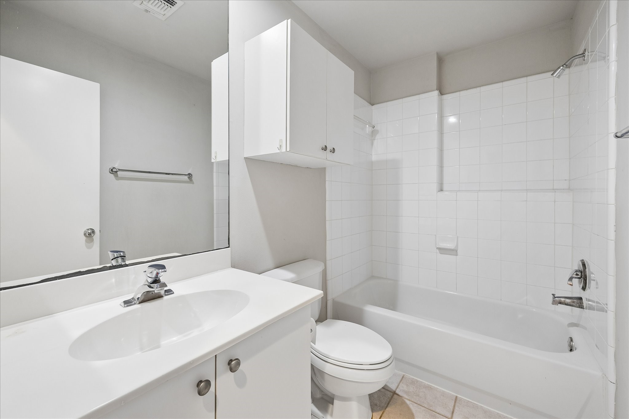 939 Colorado Street, Unit 22 Houston, TX 77007 - Photo 17 of 23 a bathroom with a sink toilet and shower