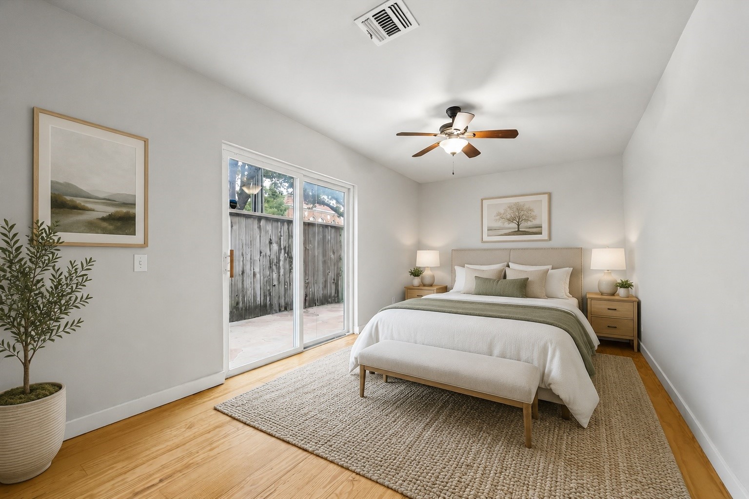939 Colorado Street, Unit 22 Houston, TX 77007 - Photo 18 of 23 a bedroom with a bed and a potted plant