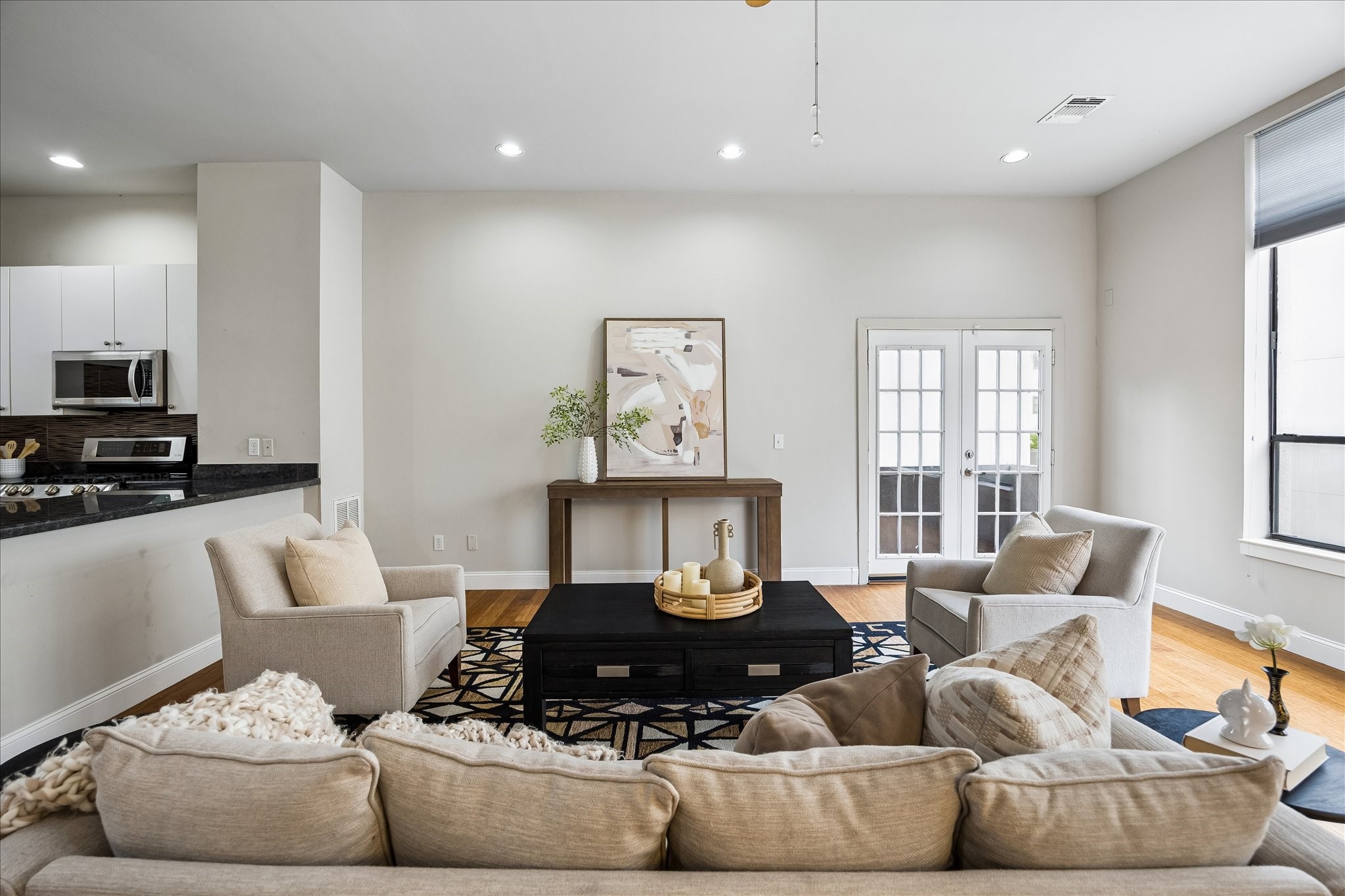 939 Colorado Street, Unit 22 Houston, TX 77007 - Photo 7 of 23 a living room with furniture and a large window