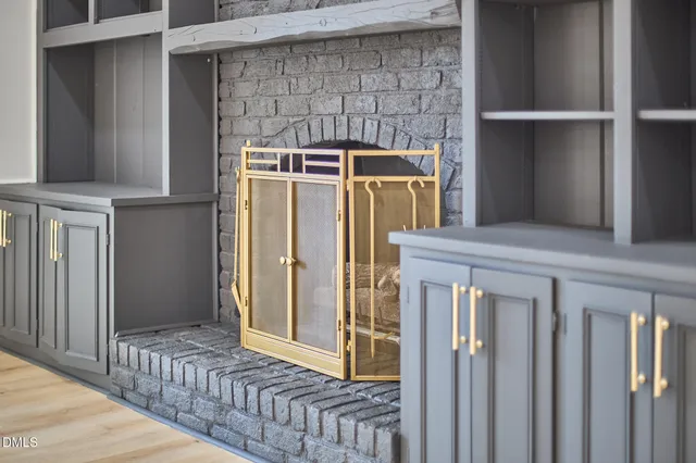 a close view of sink and tap