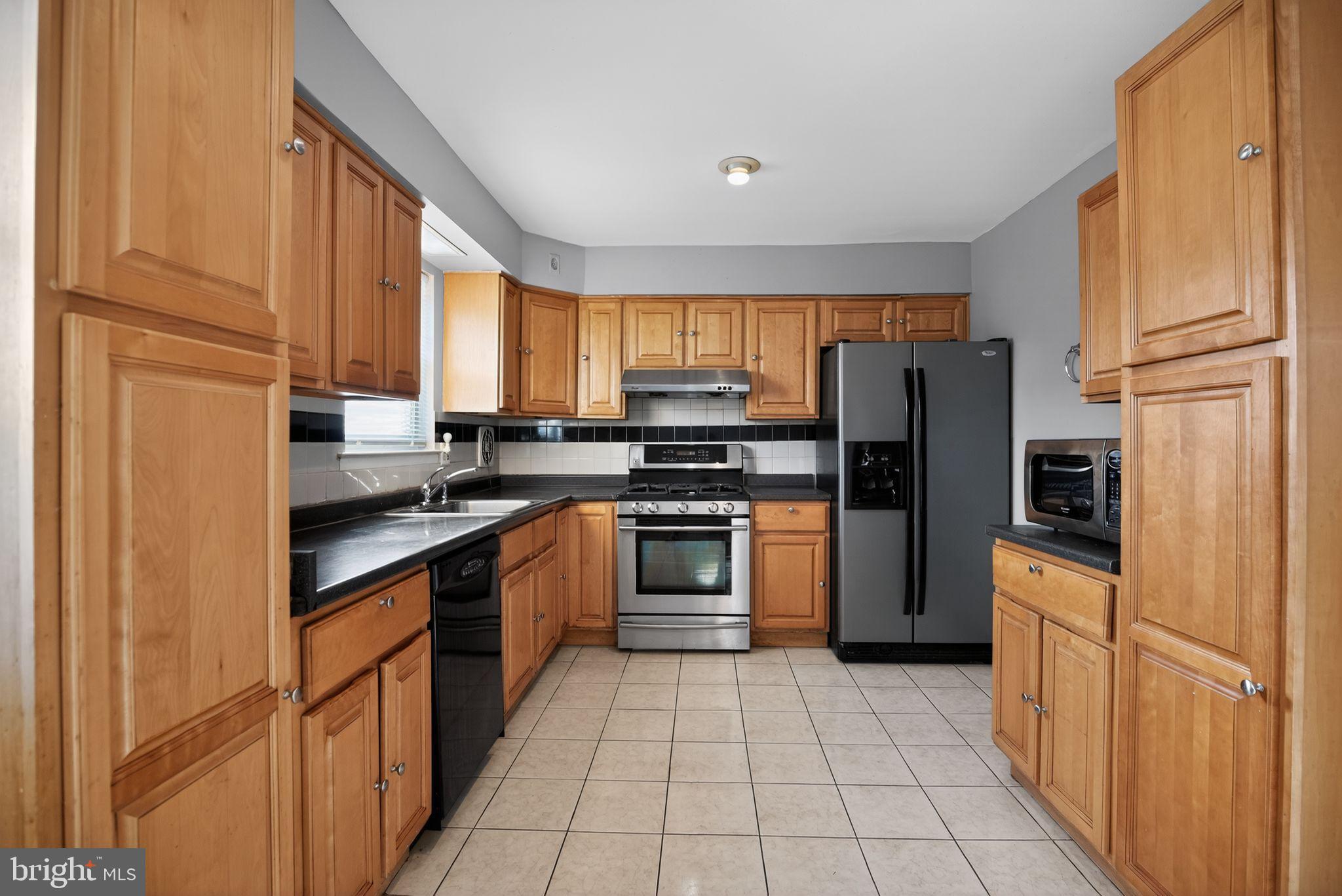 9860 Bonner Street Philadelphia, PA 19115 - Photo 4 of 30