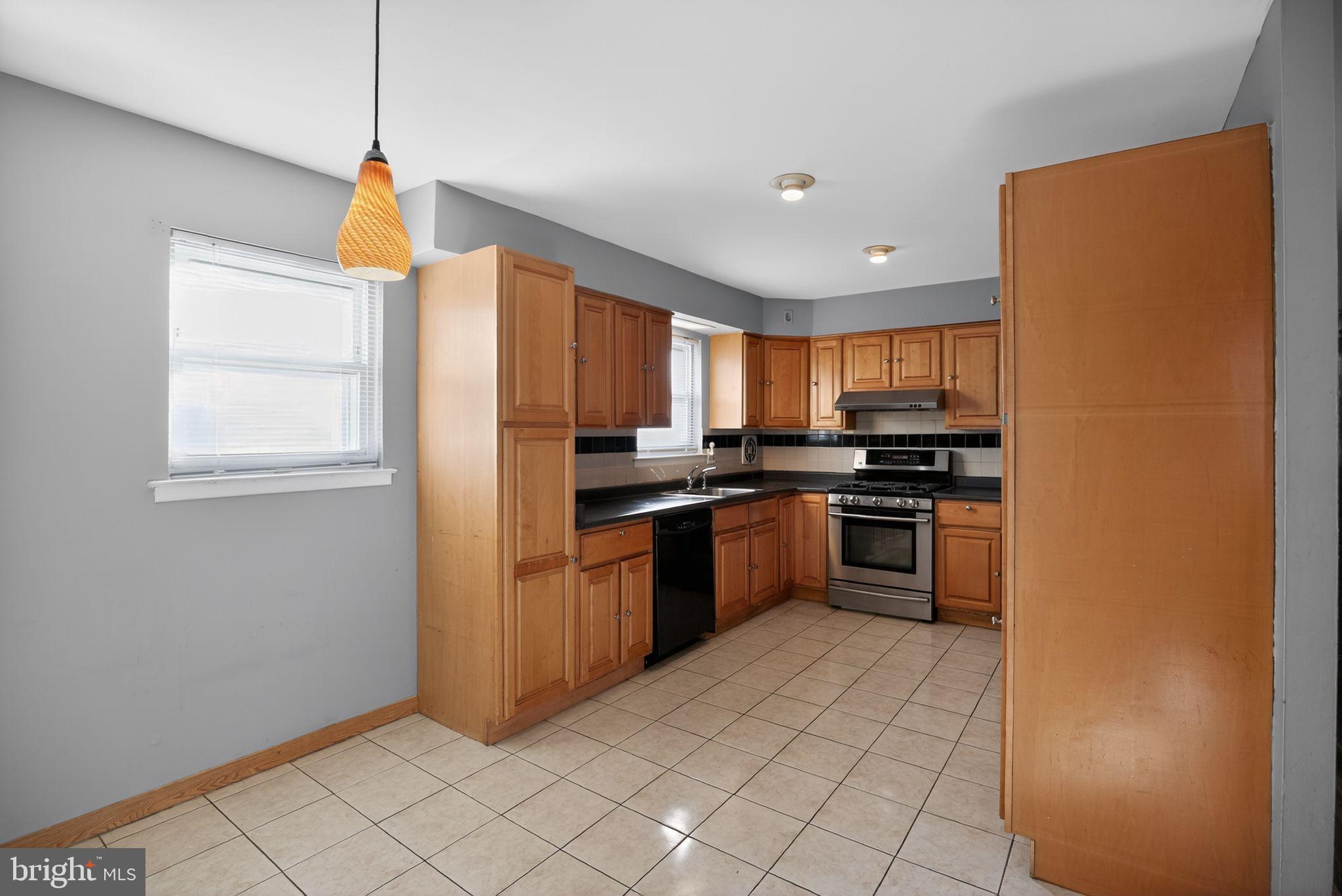 9860 Bonner Street Philadelphia, PA 19115 - Photo 7 of 30