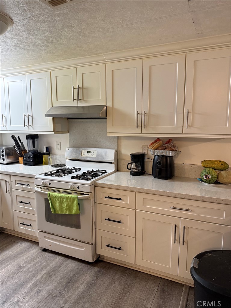 995 Pomona Road, Unit 24 Corona, CA 92882 - Photo 4 of 17