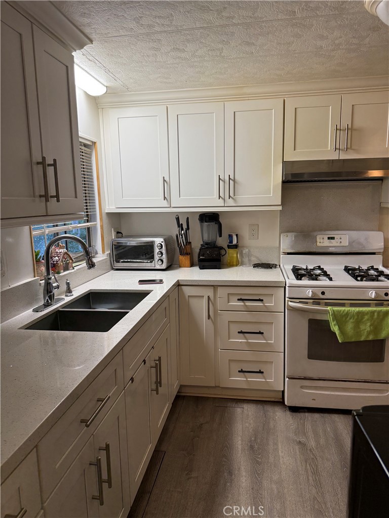 995 Pomona Road, Unit 24 Corona, CA 92882 - Photo 5 of 17