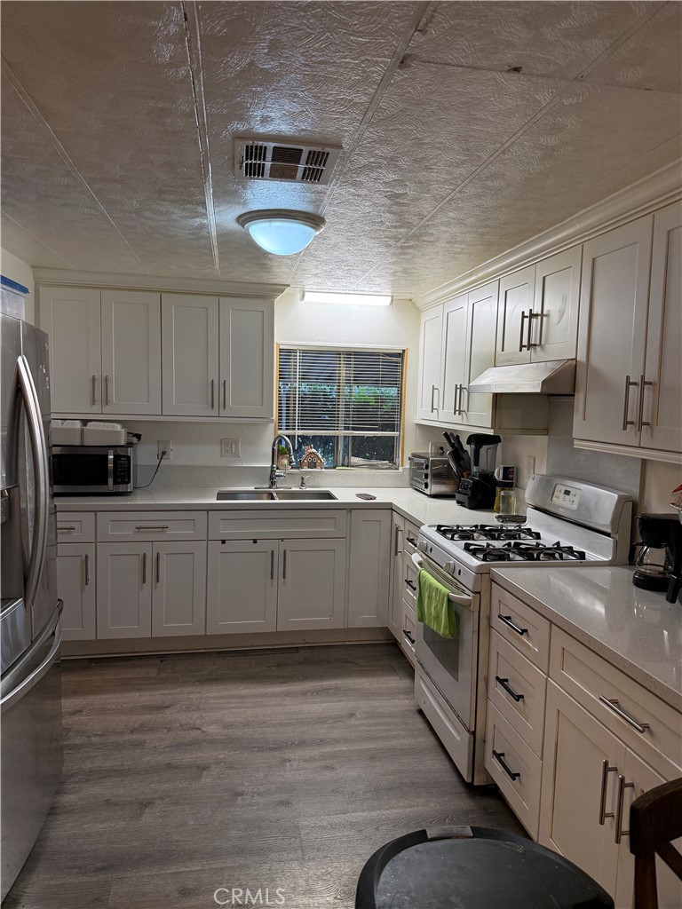 995 Pomona Road, Unit 24 Corona, CA 92882 - Photo 7 of 17