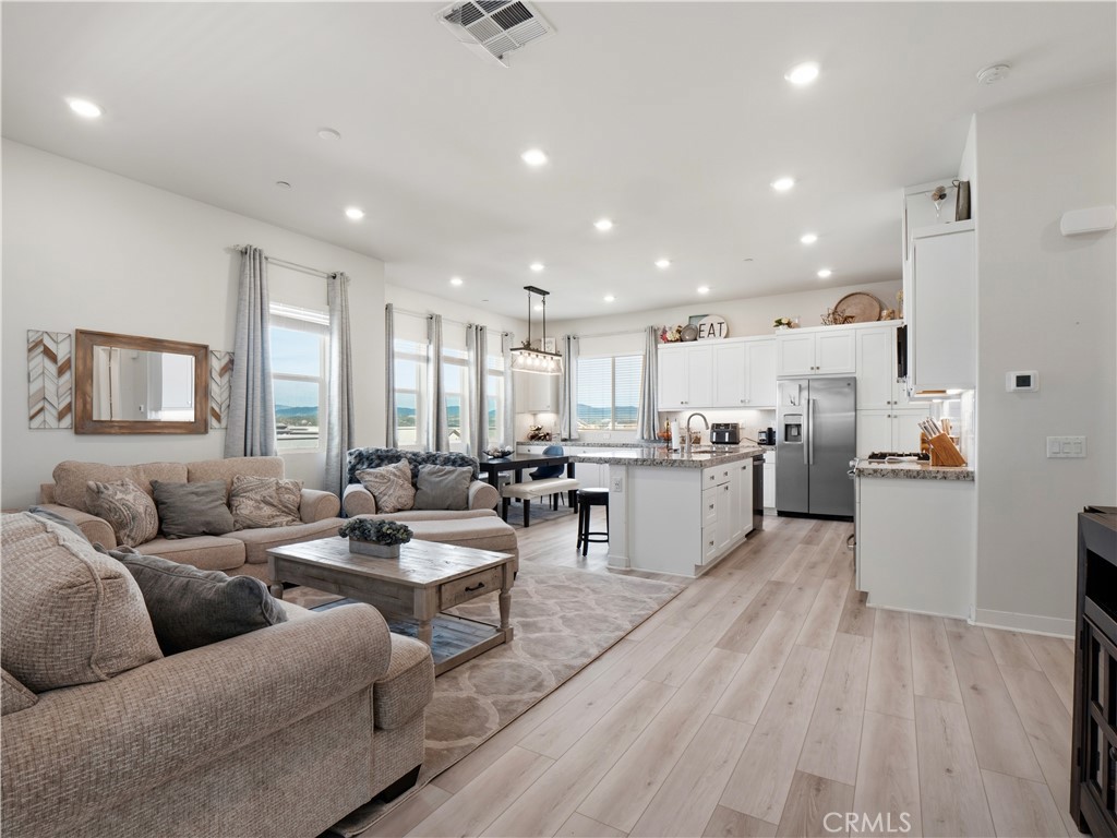 27013 Hummingbird Lane Valencia, CA 91381 - Photo 16 of 54