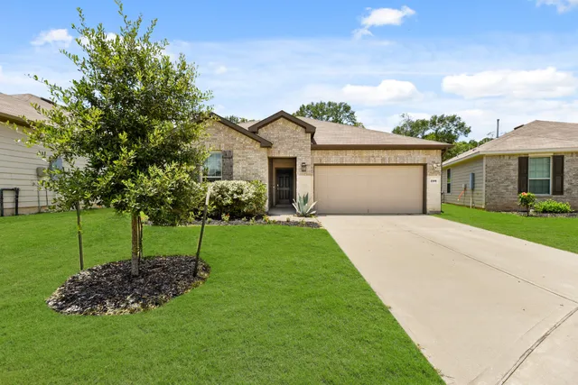 a house that is sitting in the grass