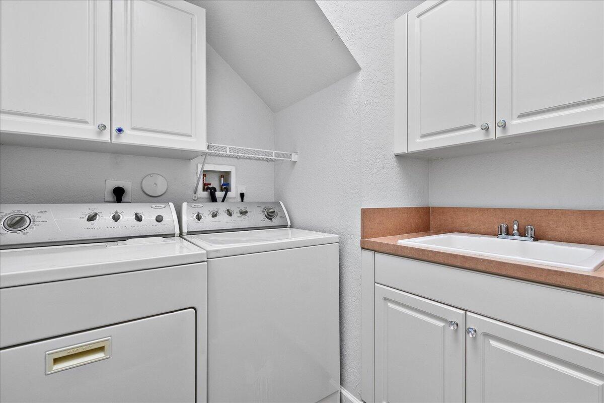 102 Mulberry Grove Road West Palm Beach, FL 33411 - Photo 26 of 45 Laundry with Wash Tub